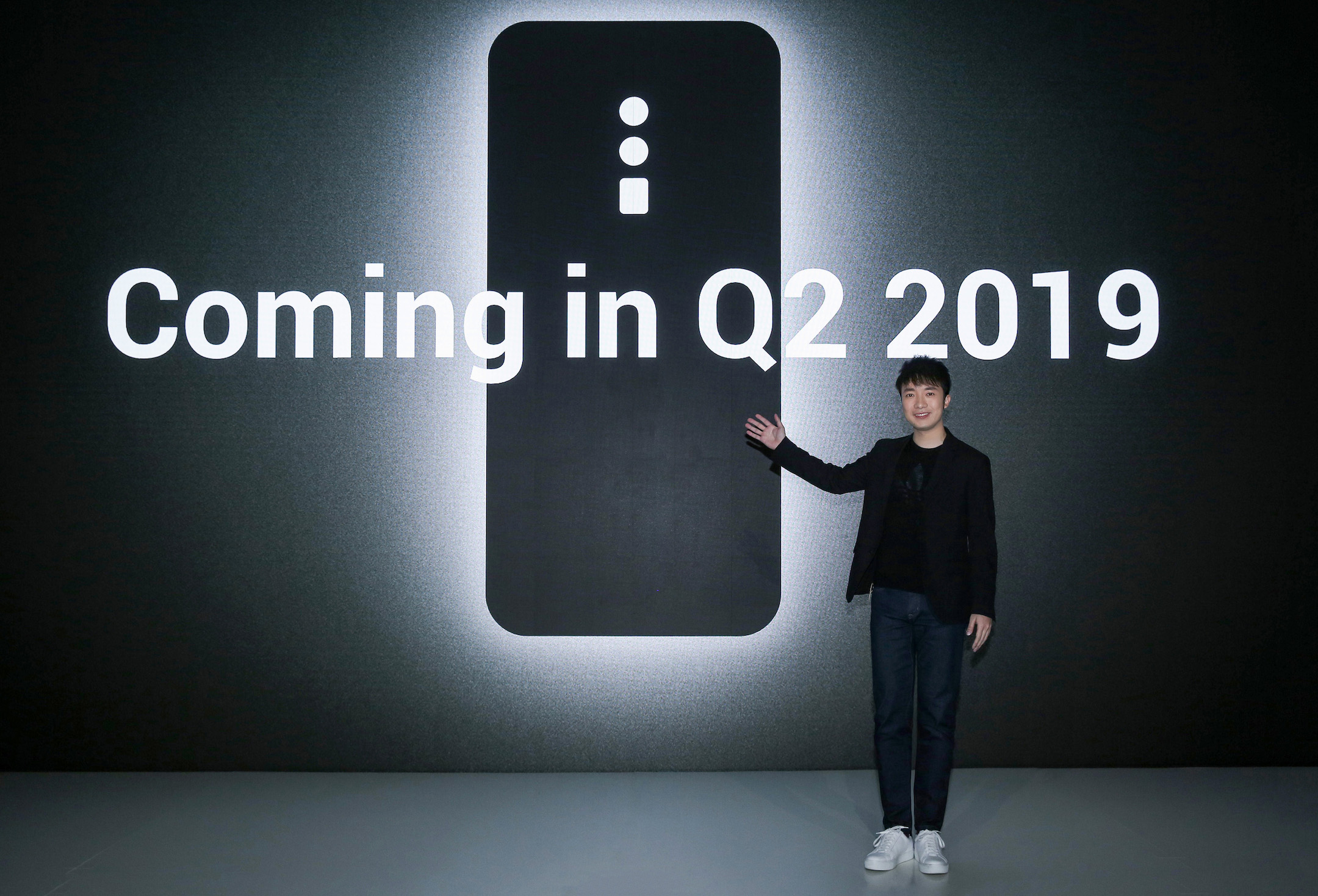 OPPO 首部5G手机亮相2019 OPPO创新大会，新品将搭载10倍混合光学变焦